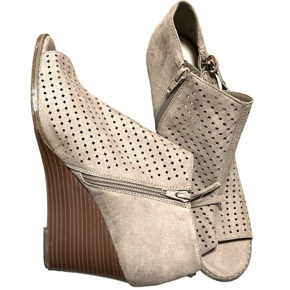 Anne Klein Akreesey Ankle Suede Wedge Shootie - Picture 1 of 12